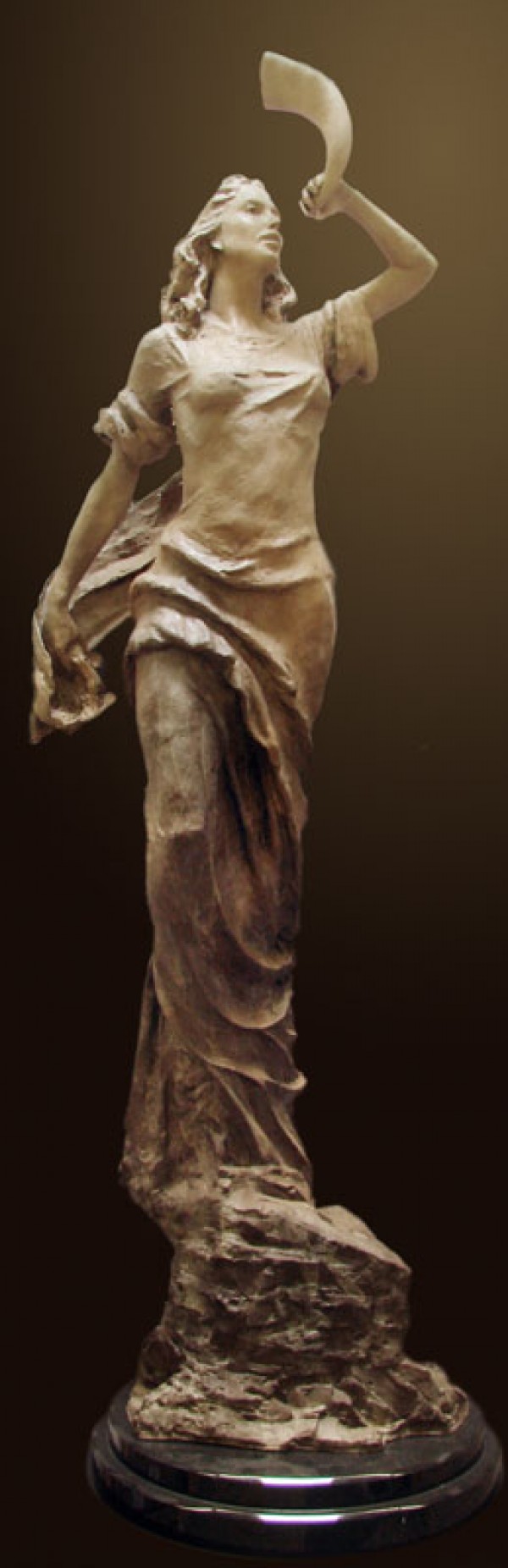 "Memory" bronze sculpture by Tuan