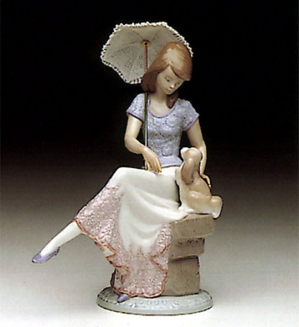 "Picture Perfect" Glazed Porcelain Figurine by Llardro